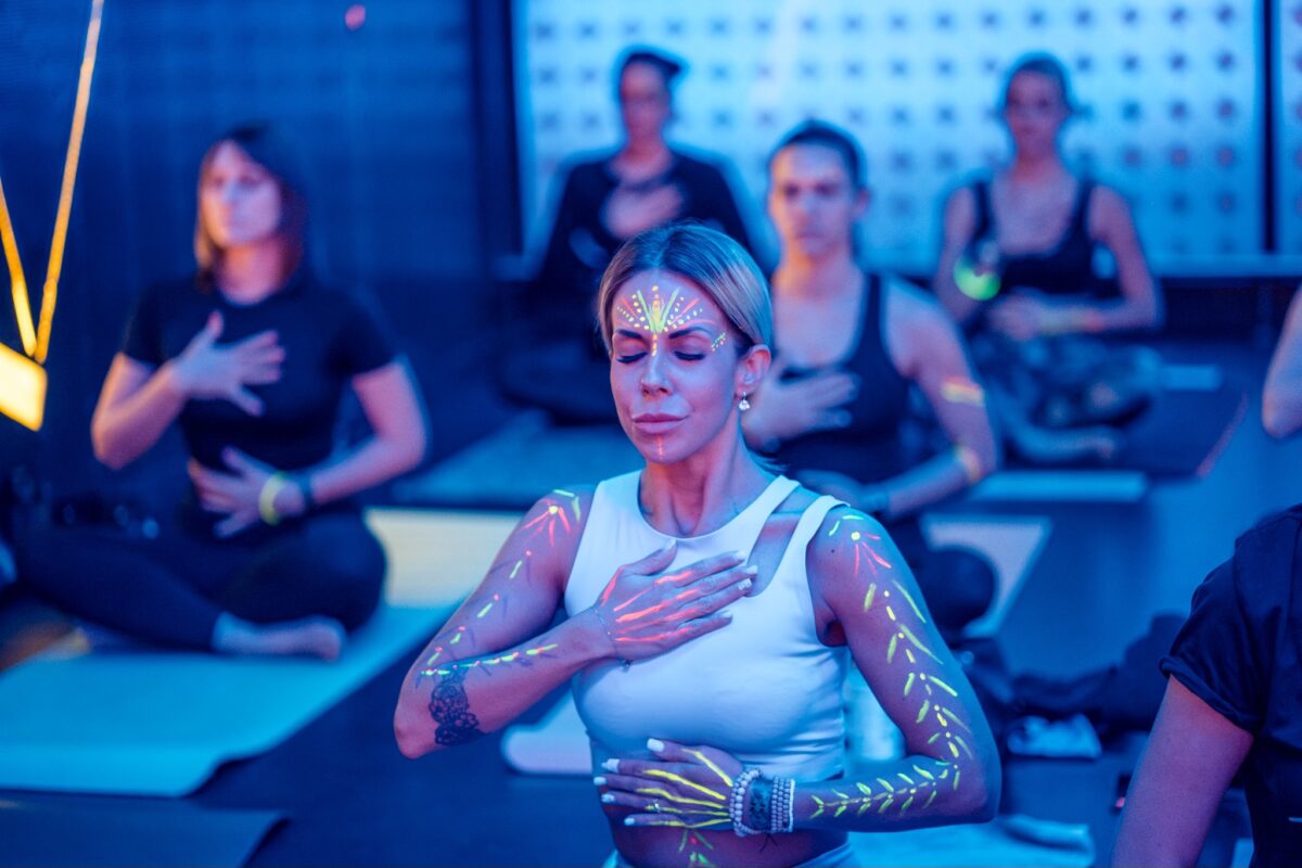 Kipróbálod és beleszeretsz: a Techno Yoga az új jógatrend!