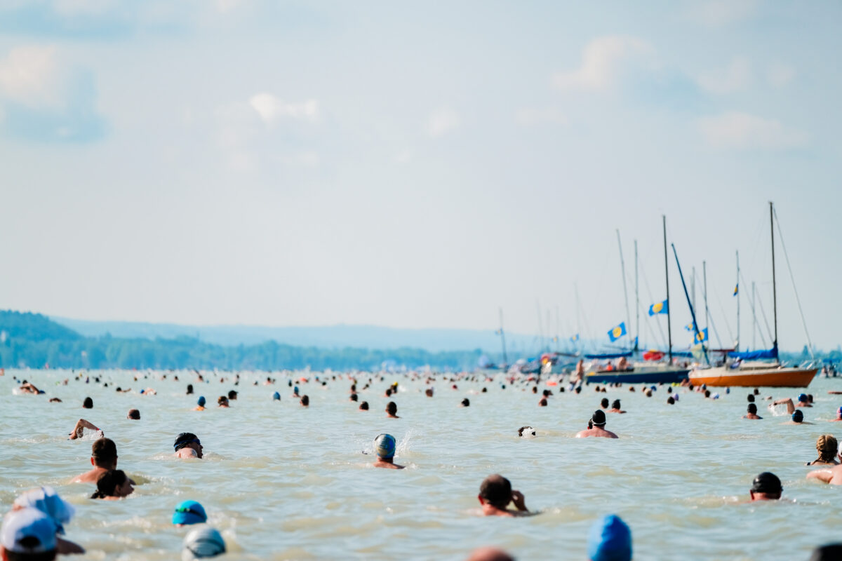 Teljes teltház: a féltáv is betelt, minden rekordot megdöntve közel 13 000 nevező a 43. LIDL Balaton-átúszáson