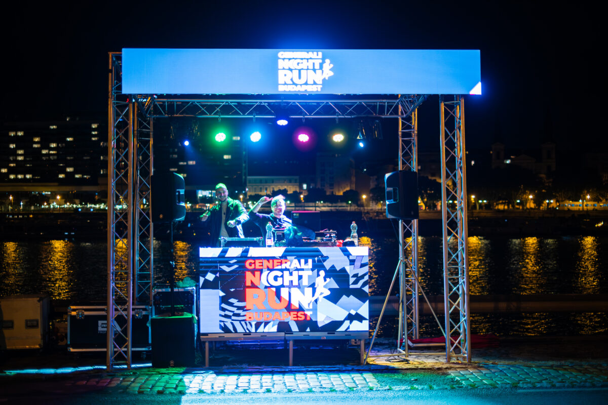 A hangulat megteremtője, a DJ pult.