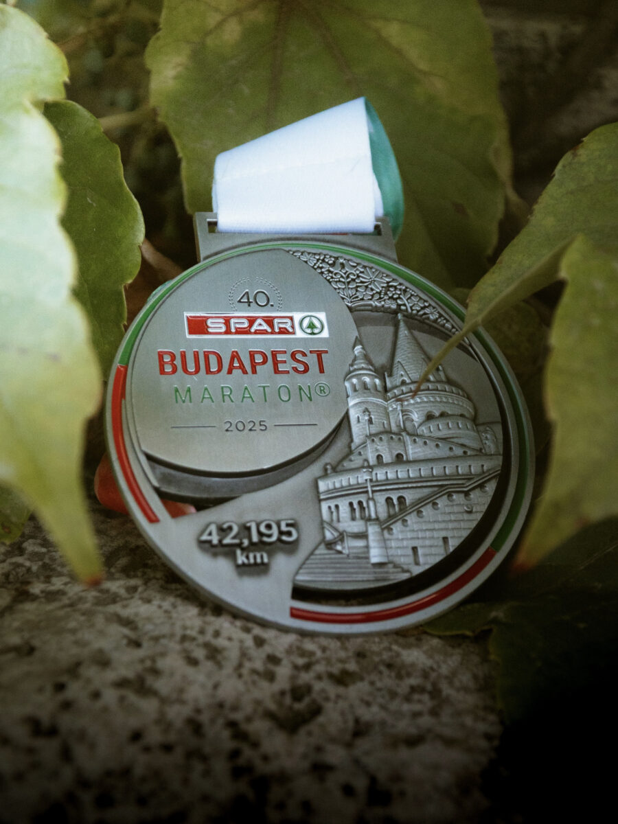 3,5 tonna érem a futóknak: bemutatták a 40. SPAR Budapest Maraton Fesztivál befutóérmeit