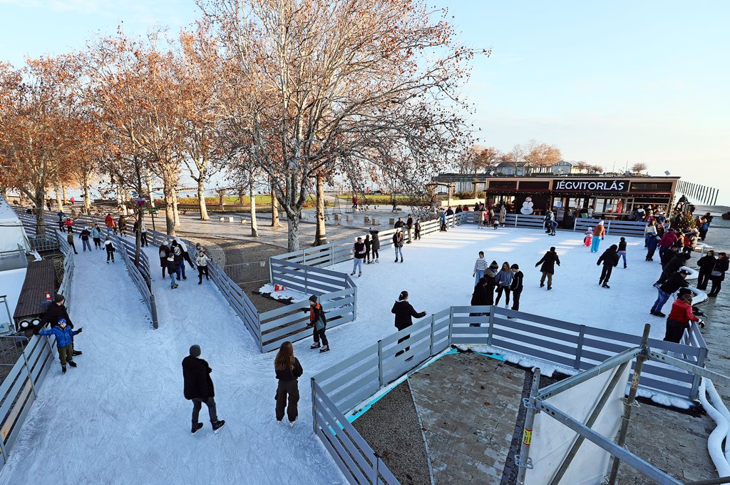 Csússz bele a télbe – újra megnyílik a Balatonfüredi Jégvilág!