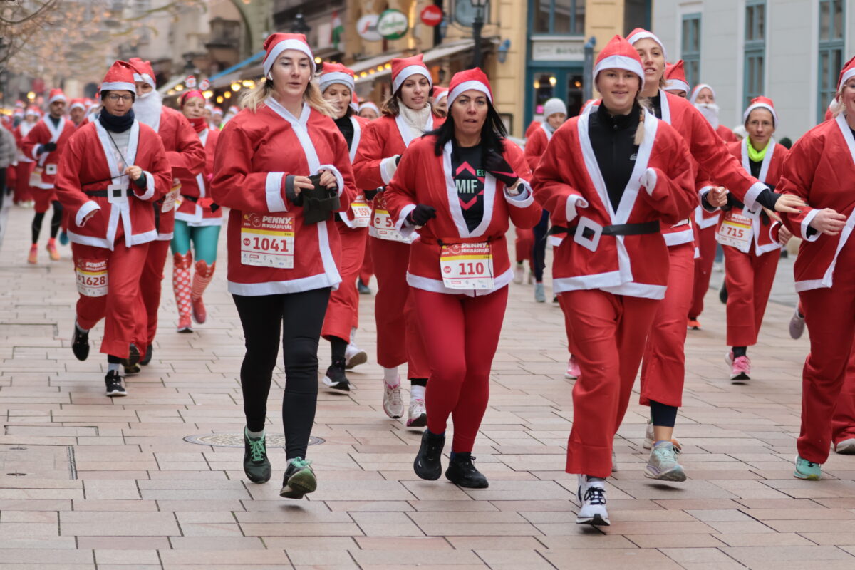 A nők uralják idén a budapesti Mikulásfutást