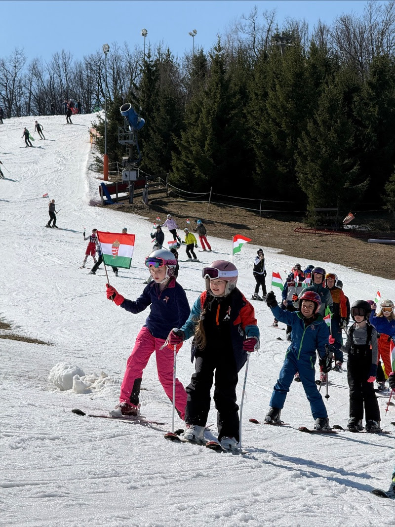 Kokárdás síeléssel zárult a 2025–2026-os síszezon a Mátraszentistváni Síparkban