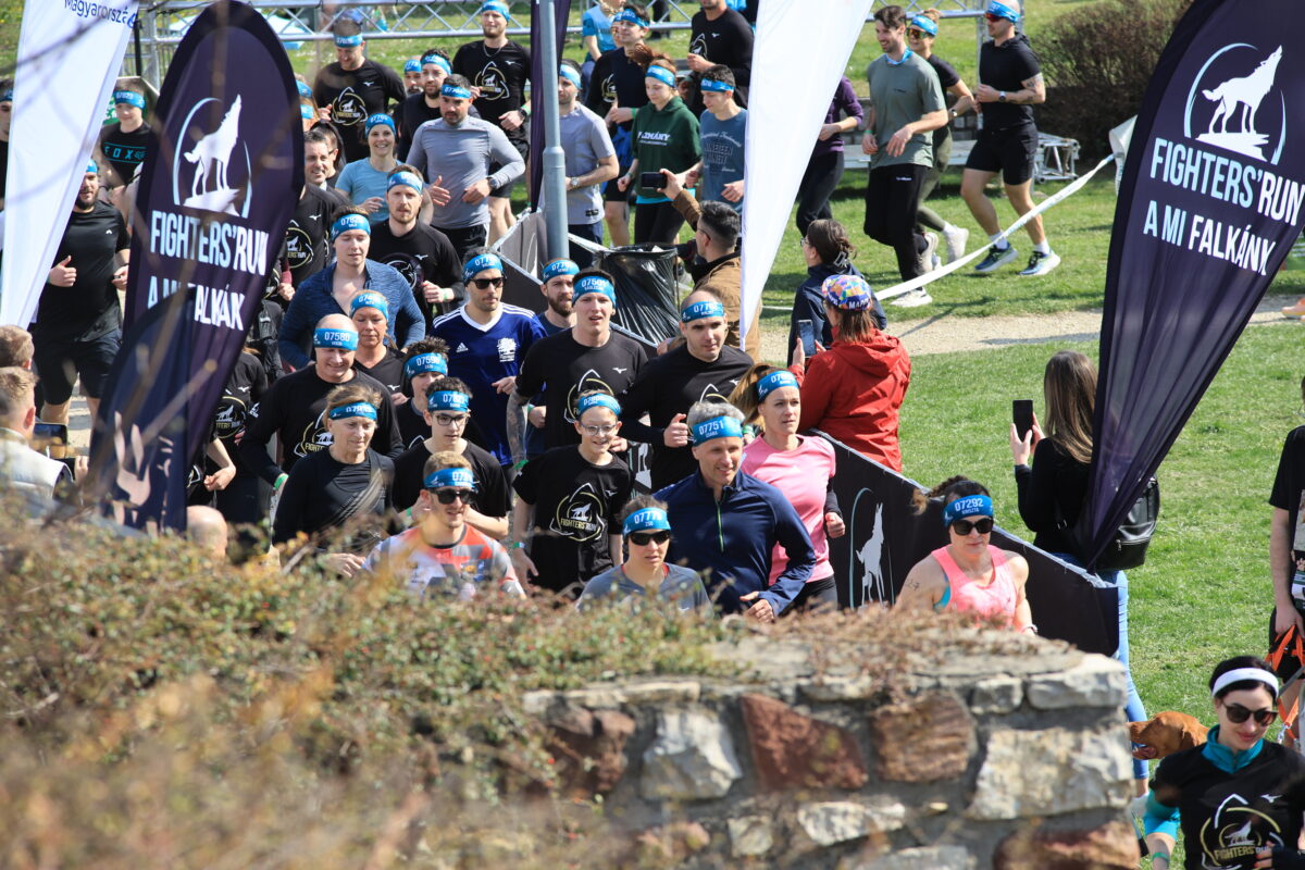 Amikor egy város átalakul akadálypályává – közel kétezren a veszprémi Fighters’ Runon