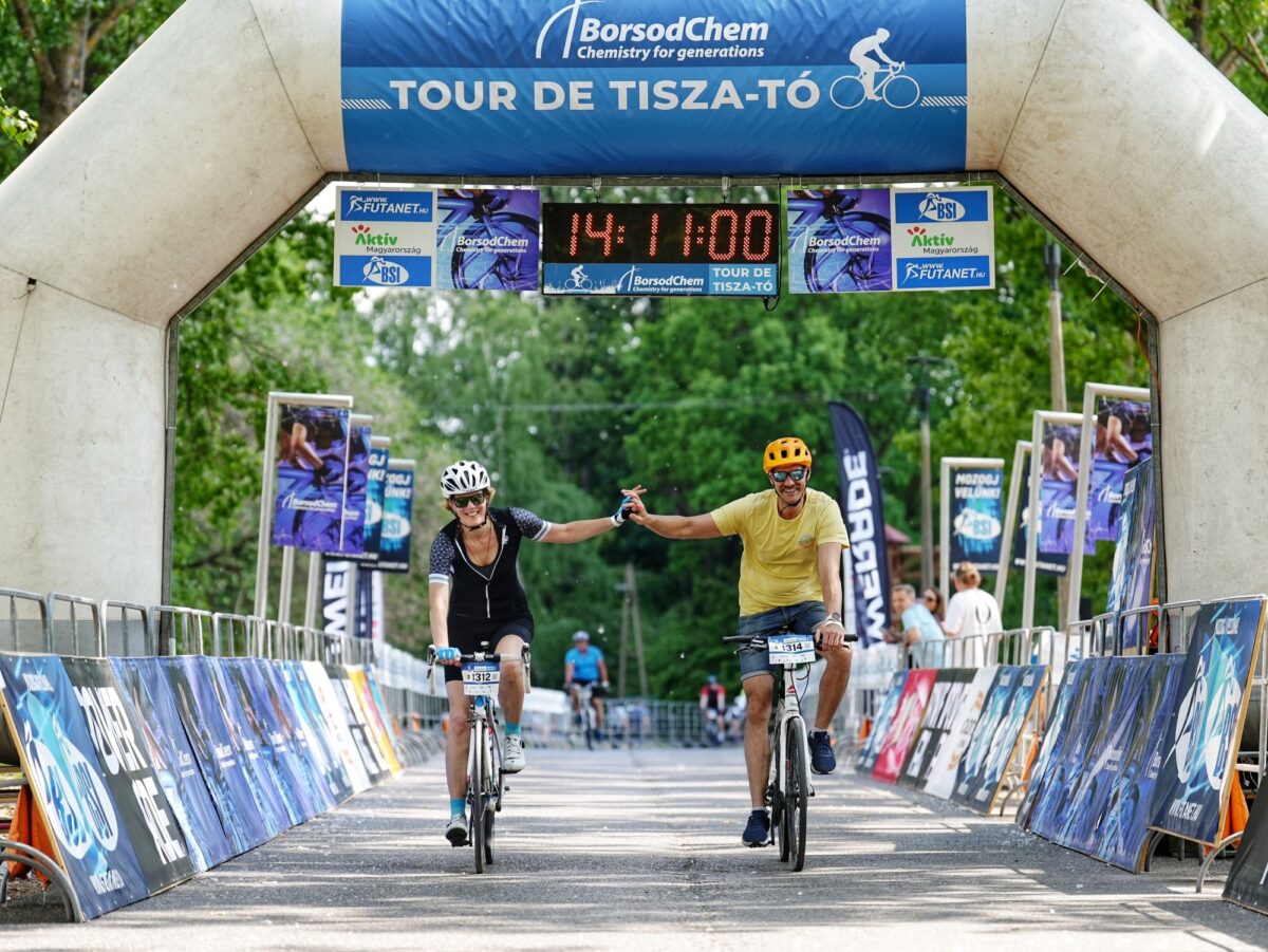 111 ezer kilométer a Tisza-tó körül: 1700-an, köztük veterán velocipéd-világbajnok is tekert a 19. BorsodChem Tour de Tisza-tón