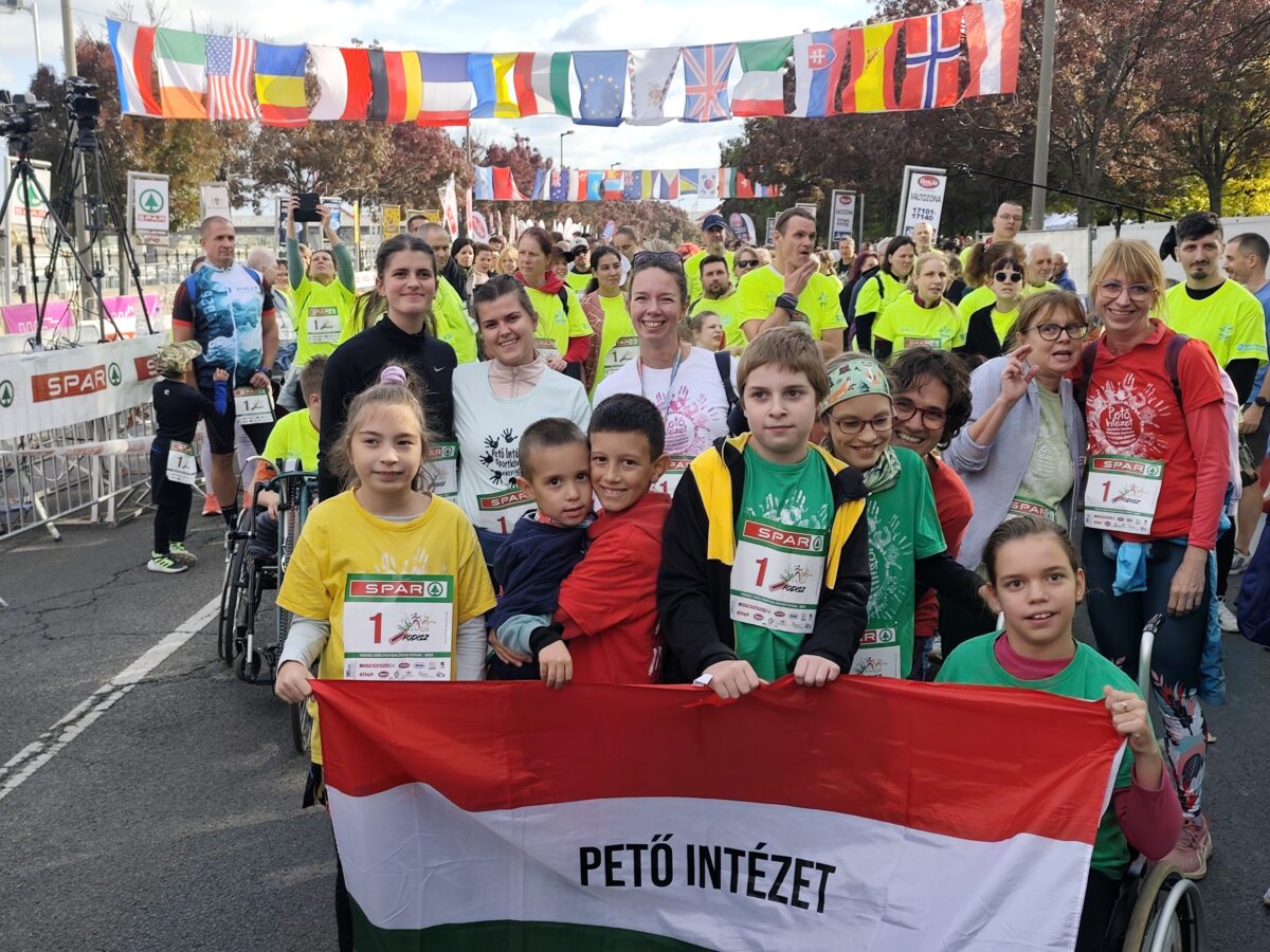 Fogyatékossággal élők és ép futók rajtolnak együtt a 41. SPAR Budapest Maraton Fesztiválon