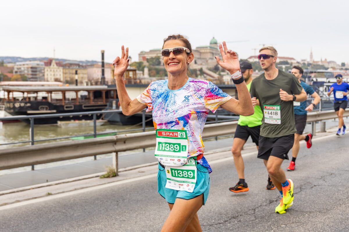 Háromszoros Spartathlon-győztestől a tubát fújó maratonistáig: megszállottak és különc figurák a 41. SPAR Budapest Maraton Fesztiválon